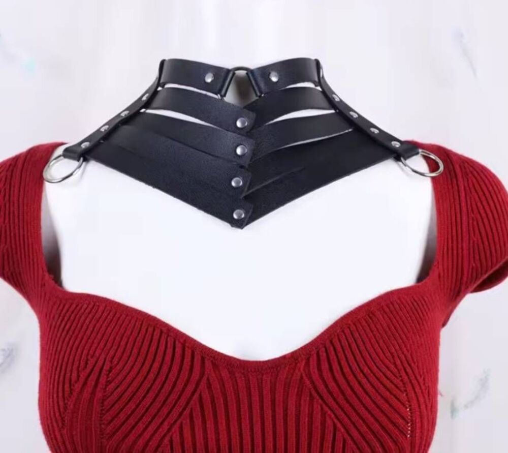 NWOT Gothic Neck Harness Structured Collar